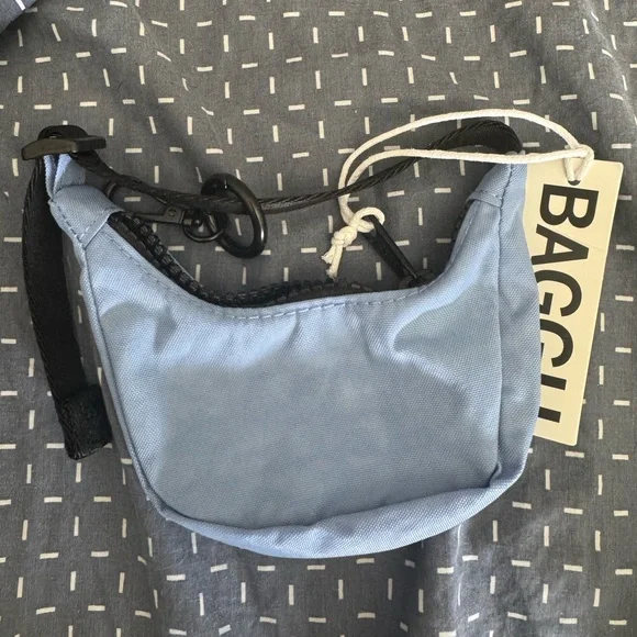 NWT Baggu Cornflower Blue Mini Crescent Bag Charm - Picture 1 of 1